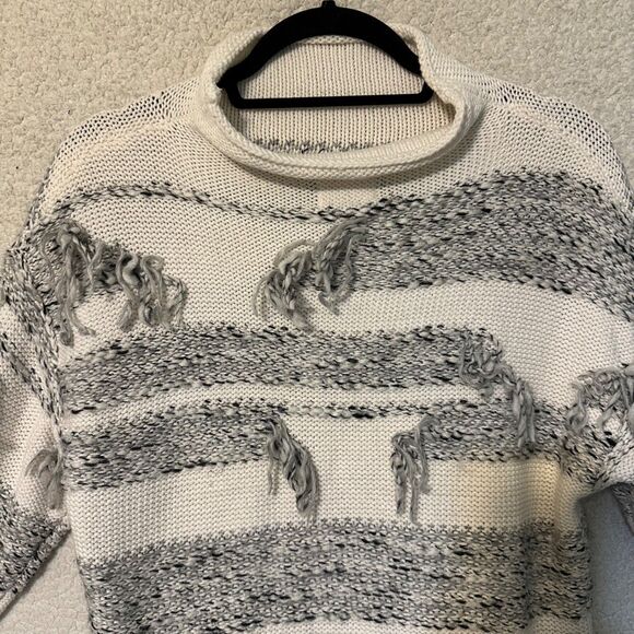 Lou‎ & Gray Distressed Fringe Out Mock Neck Sweater, Women's Small - Picture 6 of 13